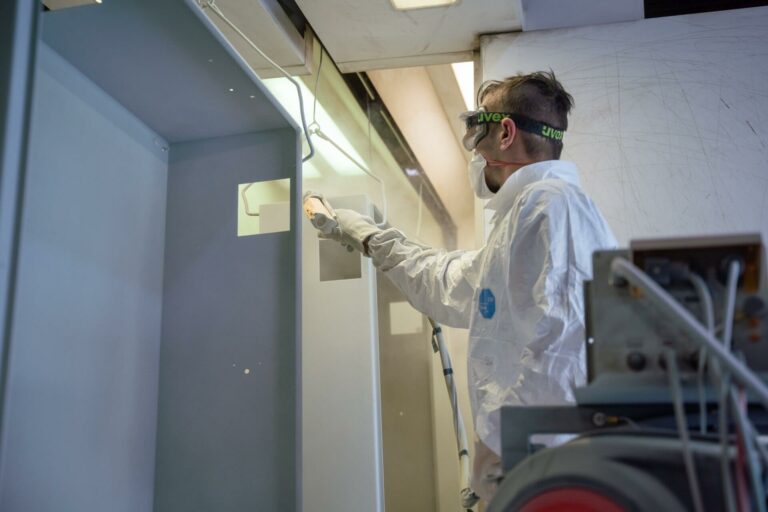 Lippert Box Pulverbeschichten