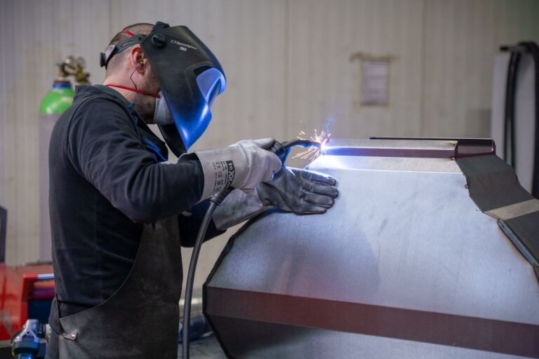 Schweissen bei Firma Lippert Schaltschränke