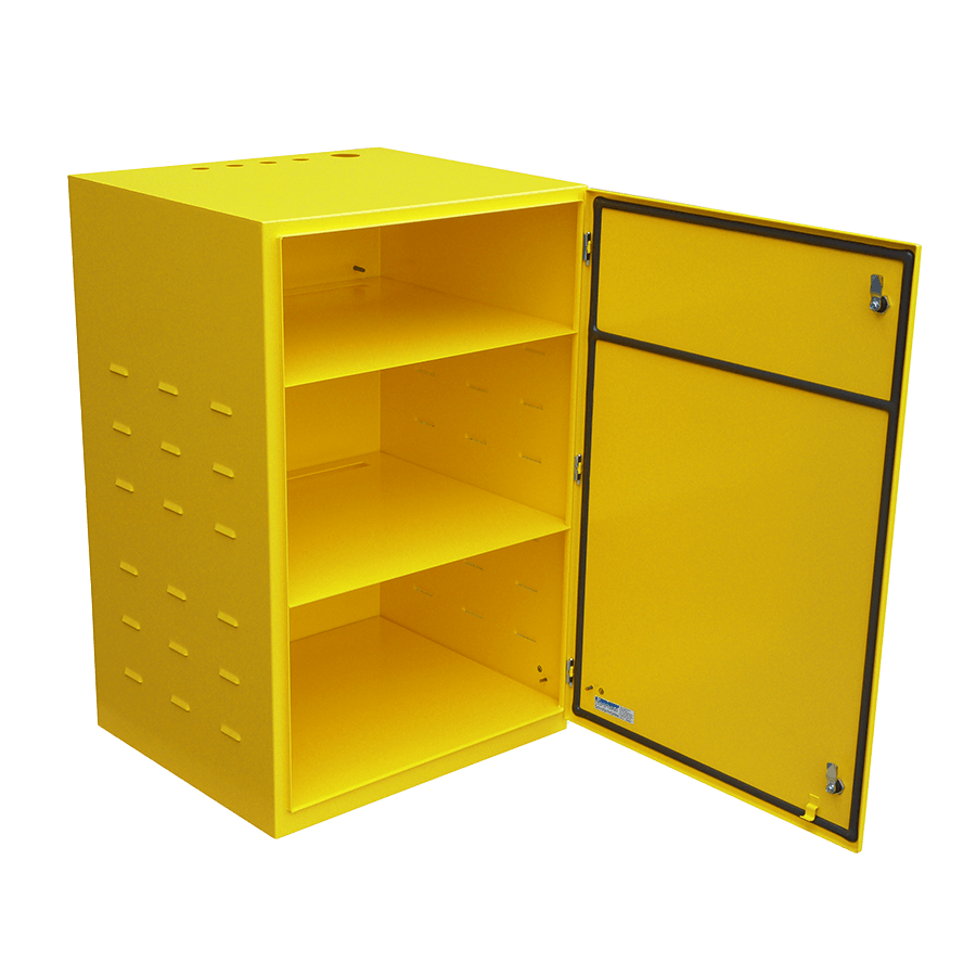 Schaltschrank mit Batterieböden, abgedichtetem Elektrofach und Lüftungskiemen